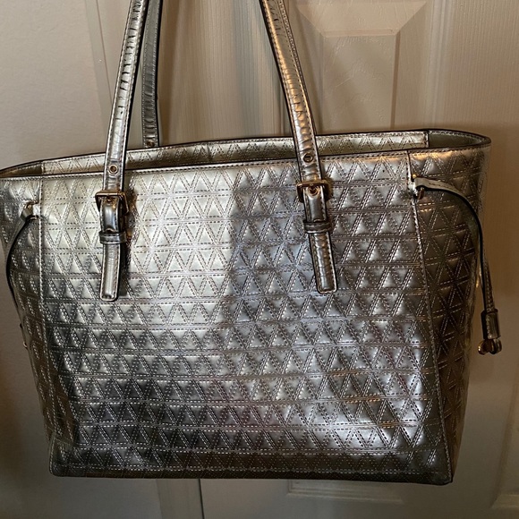 Michael Kors Metallic silver bag - Picture 3 of 10